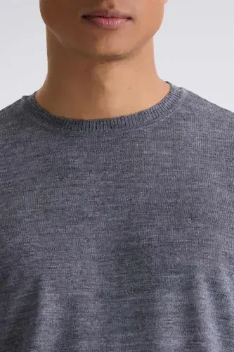 Kulrang Keng Kesadigan Turtiq Yoqali Triko Ko'ylak - 3