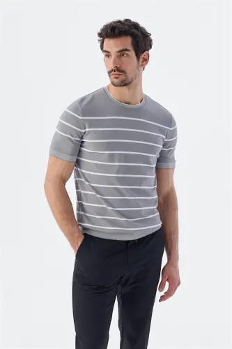 Kulrang oq slim fit velosiped yoqali chiziqli triko futbolkasi 