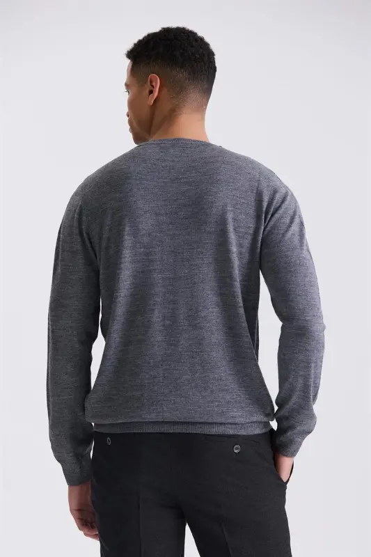 Kulrang Regular Fit Dumaloq Yoqali Trikotaj Sviter - 4