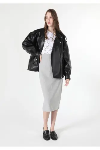 Kulrang, yirtiq detallarga ega, slim fit midi yubka - 3