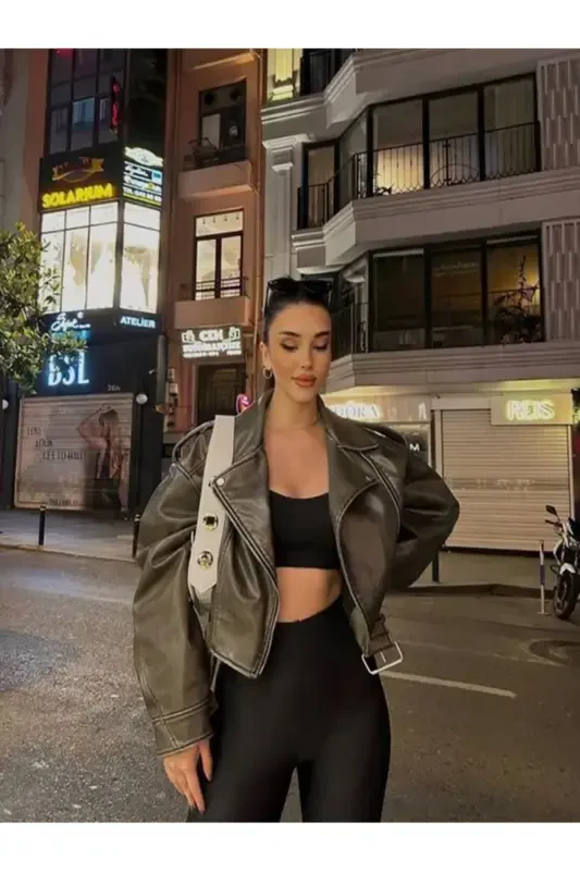 Куртка-косуха кожаная oversize с поясом цвета хаки - зеленая - 1