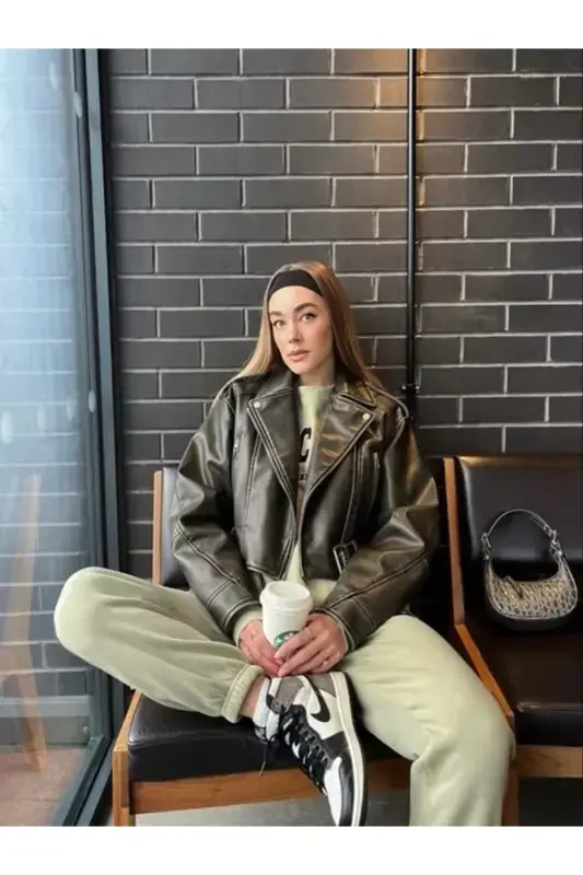 Куртка-косуха кожаная oversize с поясом цвета хаки - зеленая - 6