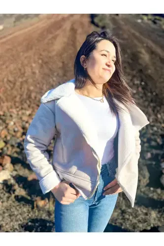 Куртка-косуха укороченная из искусственной замши с искусственным мехом - бежевый - 3