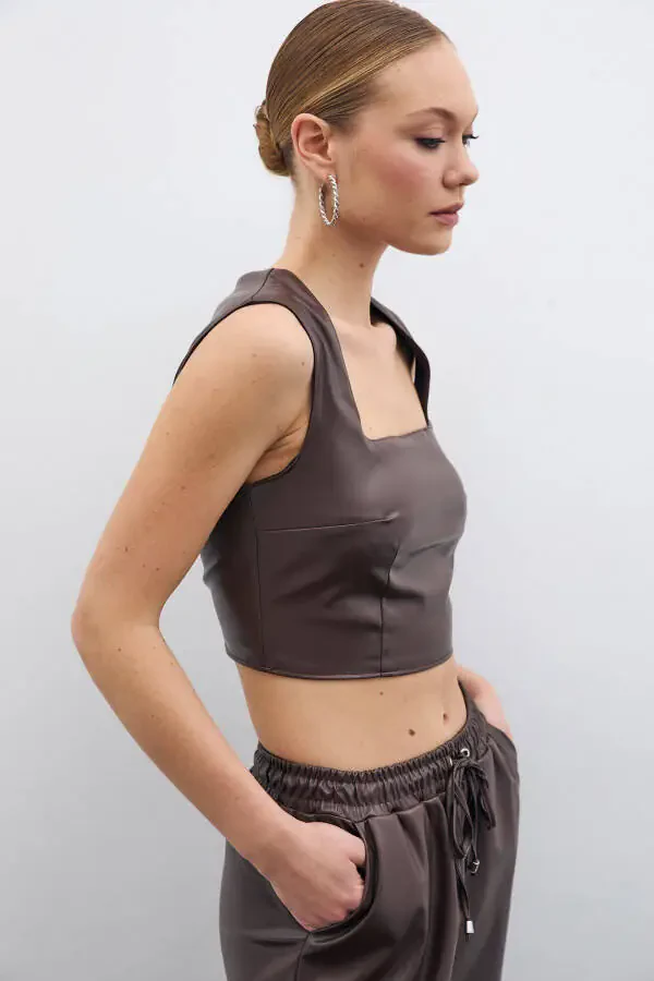 Kvadrat bo'yinli charm crop top - qorong'i jigarrang - 2