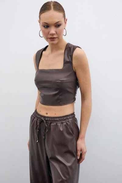 Kvadrat bo'yinli charm crop top - qorong'i jigarrang - 3