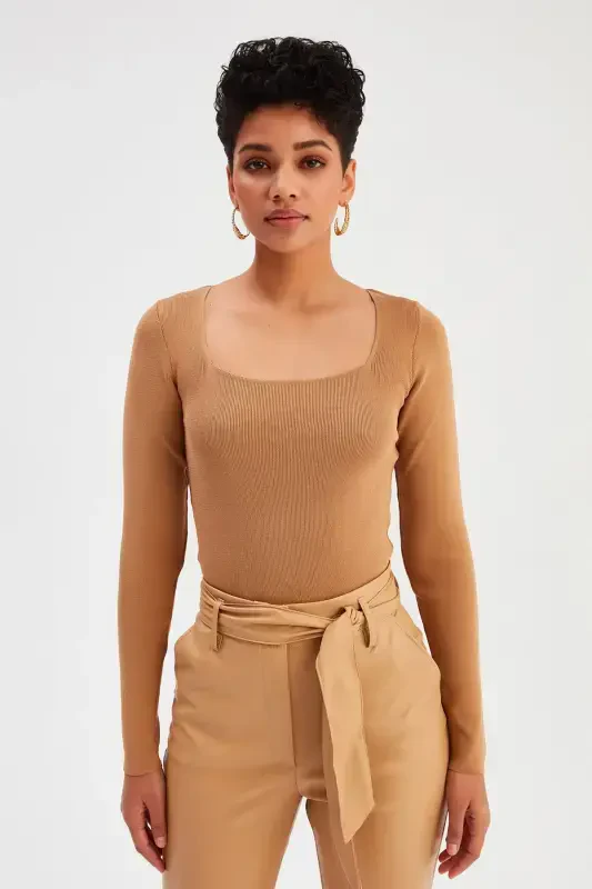 Kvadrat bo'yinli triko - Mink - 1