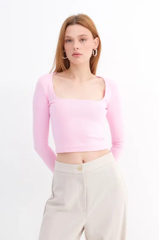 Kvadrat bo'yinli uzun yengli oddiy qisqa bluzka B3713-J1 - 2