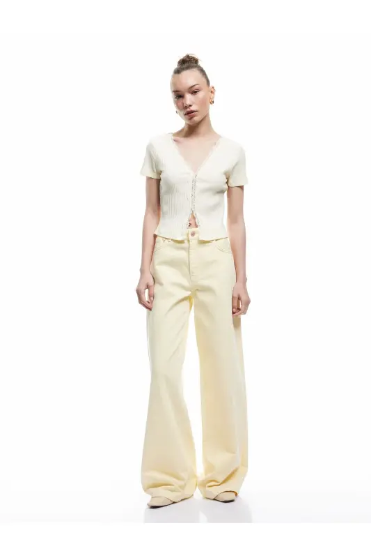 Lace Detail Short Sleeve V-Neck T-Shirt - 2