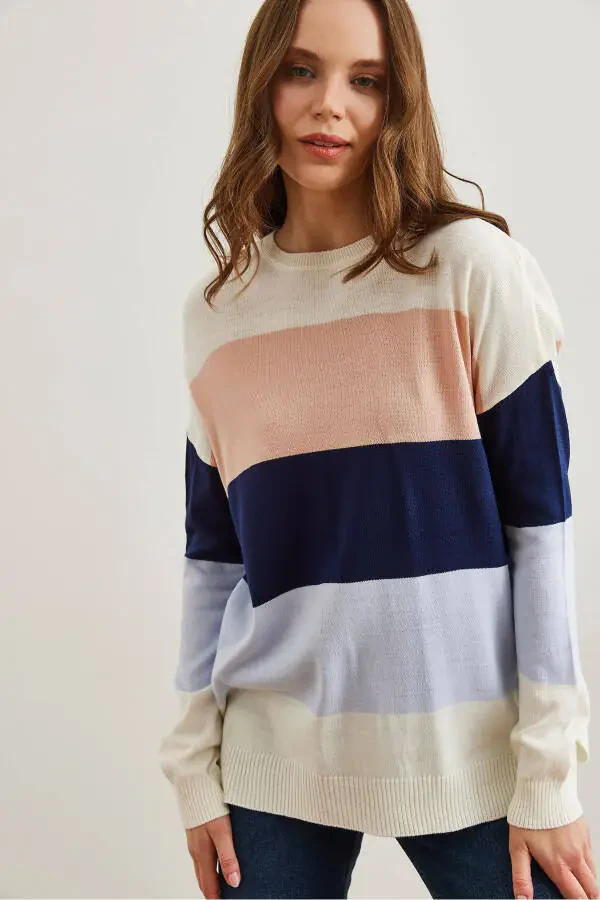Ladies' White Thick Colour Block Knit Sweater WSW-19000824 - 3