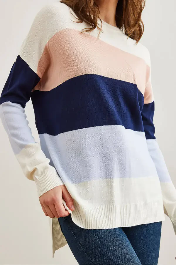 Ladies' White Thick Colour Block Knit Sweater WSW-19000824 - 4