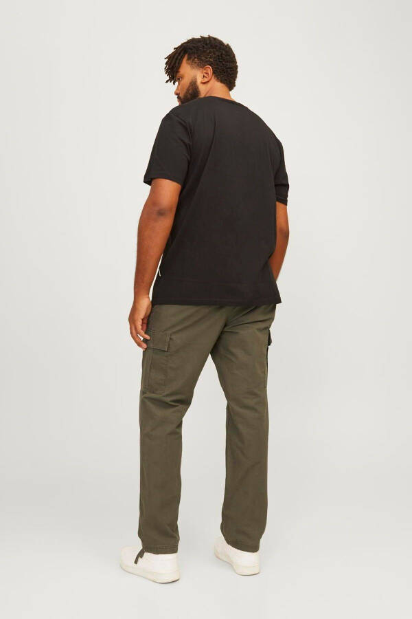 Large size cargo pants with side pockets. - 2