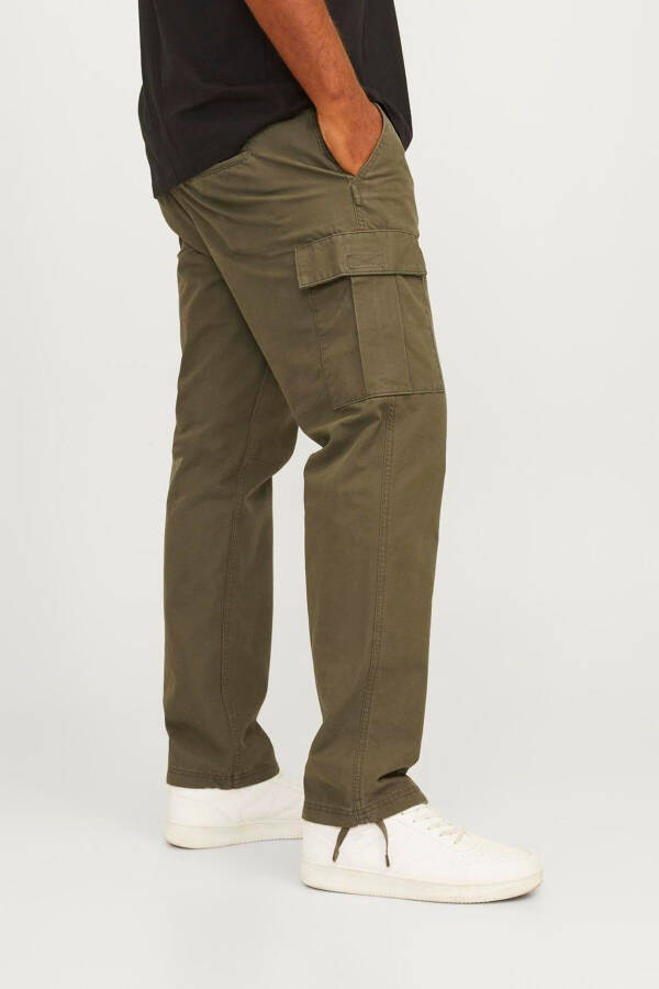 Large size cargo pants with side pockets. - 6