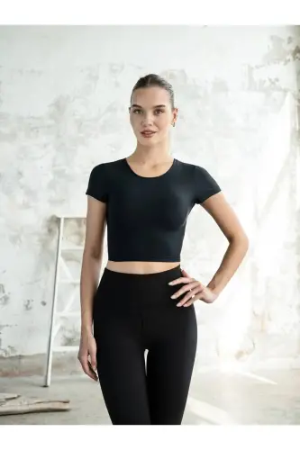 Larissa Siyah Sırt Pencereli Spor Tişört - LISMINA (1)