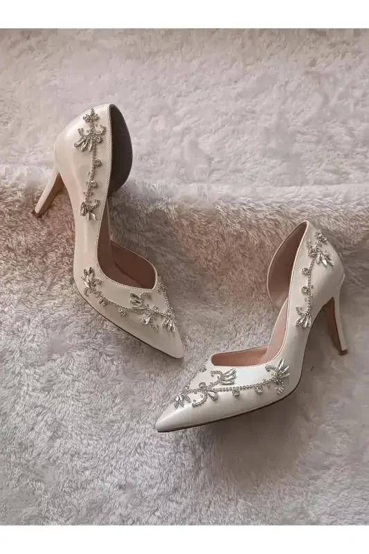 LAVİEN ÖZEL TASARIM GÜMÜŞ TAŞ EL EMEĞİ İŞLEMELİ BEYAZ STİLETTO 8CM GELİN AYAKKABISI - 3