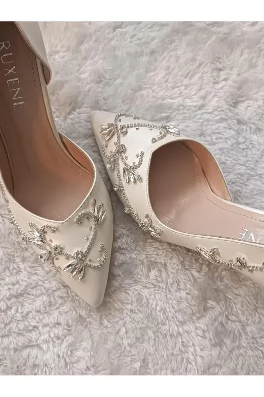 LAVİEN ÖZEL TASARIM GÜMÜŞ TAŞ EL EMEĞİ İŞLEMELİ BEYAZ STİLETTO 8CM GELİN AYAKKABISI - 5