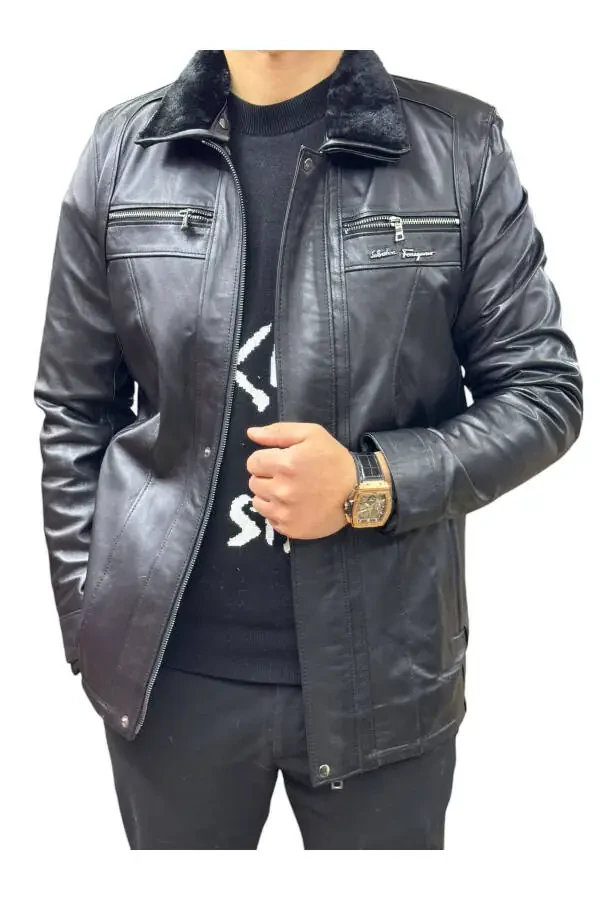 Leather jacket with fur lining and zipper. - 1