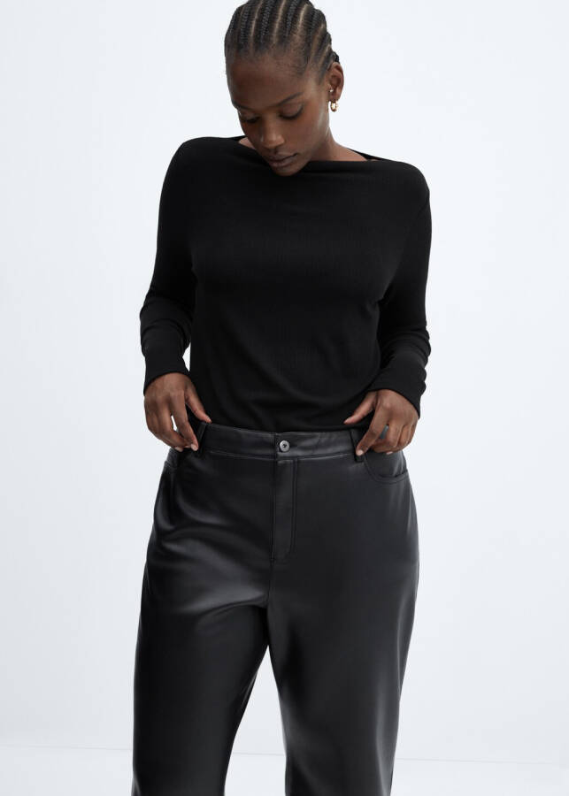 Leather-look straight leg trousers - 2