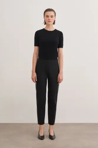Leather-patched pants - AKER (1)