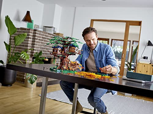 LEGO Ideas Daraxt Uyi 21318, 16 yoshdan katta bolganlar uchun model yasash to'plami, 3 ta kabina, almashtiriladigan barglar, minifiguralar va qush figuralari bilan - LEGO (1)