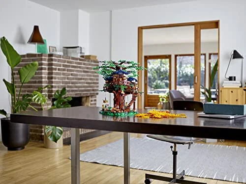 LEGO Ideas Деревянный дом 21318, Набор для моделирования для детей от 16 лет с 3 каютами, сменными листьями, минифигурками и фигуркой птицы - 4