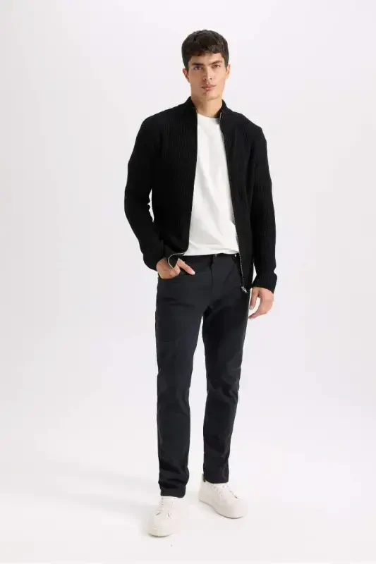 Летние габардиновые брюки чинос Slim Fit, узкого кроя, с карманами - темно-серый антрацит. - 1