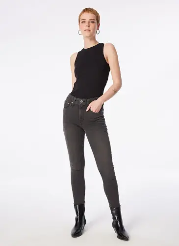 Levis 721 FLYING INTO THE High Waist Skinny Fit Black Women's Denim Pants - 4