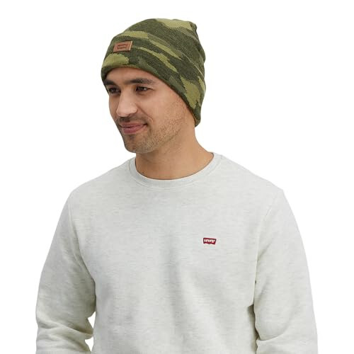 Levi's All Season Comfy Leather Logo Patch Cuffed Hero Beanie - 27