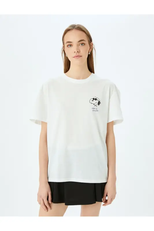 Snoopy Baskılı Lisanslı Bisiklet Yaka Kısa Kollu Oversize Tişört - 3