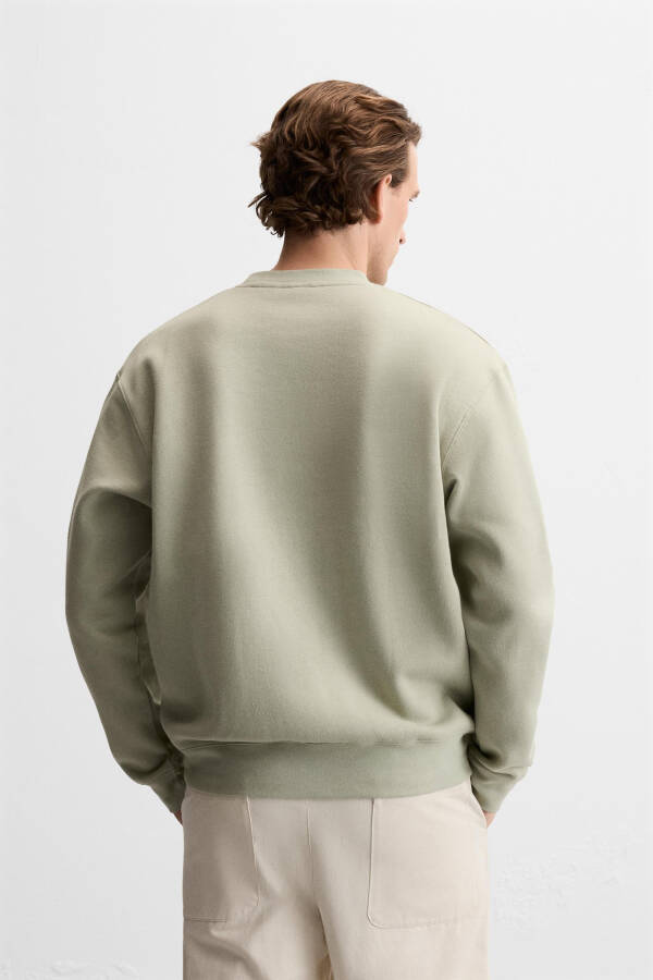 Light green crewneck sweatshirt - 19