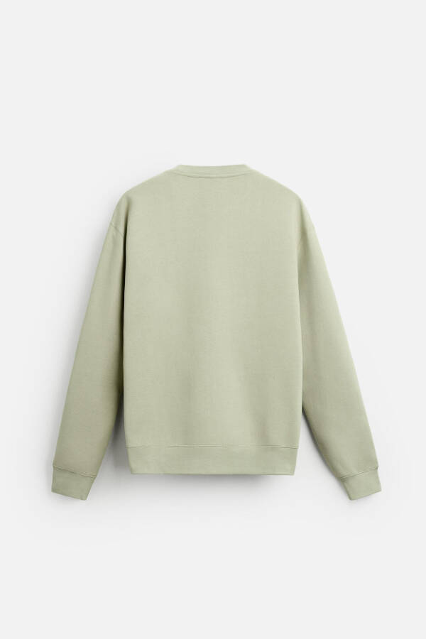 Light green crewneck sweatshirt - 15