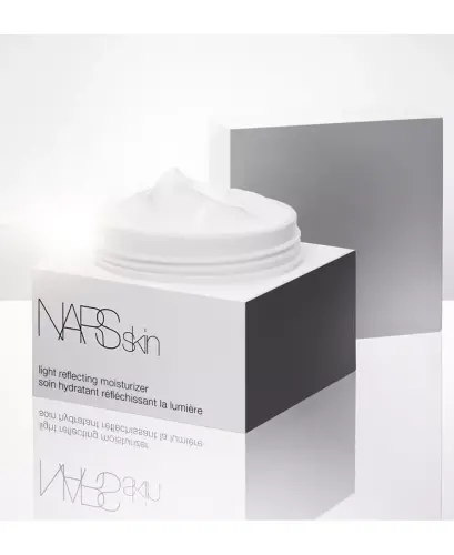 Light Reflecting Moisturizer - 3