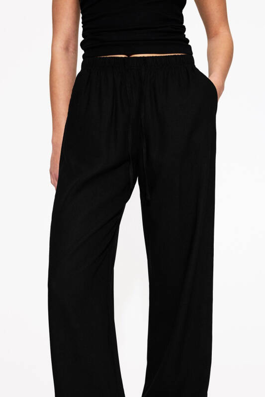 Linen-blend pants with an elastic waistband. - 1