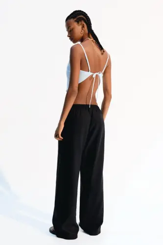 Linen-blend pants with an elastic waistband. 