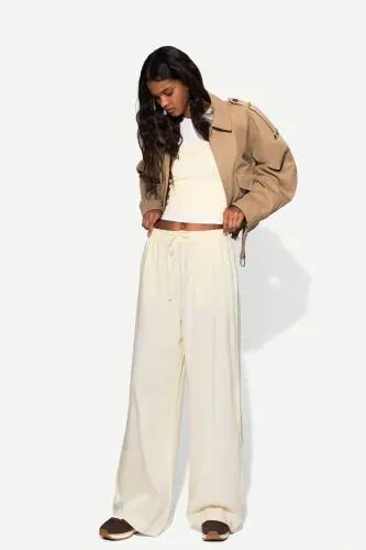 Linen-blend pants with an elastic waistband. - 1