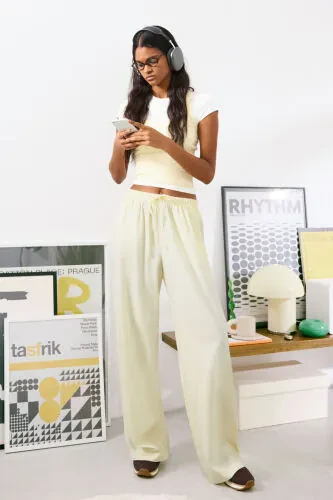 Linen-blend pants with an elastic waistband. - 5