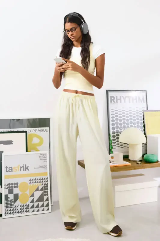 Linen-blend pants with an elastic waistband. - 5