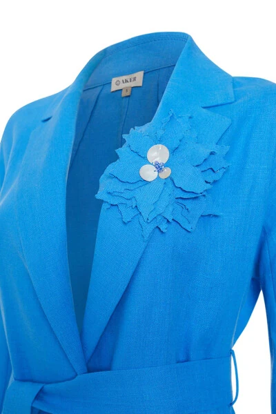 Linen Coat with Flower Brooch - 2