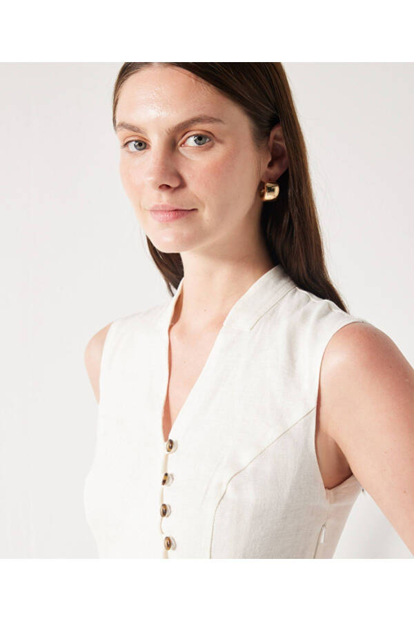 Linen dress with button accents - 4