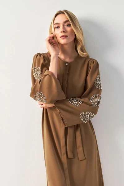 Liva Sleeves Stone Embroidered Abaya - Camel - VAVİNOR (1)