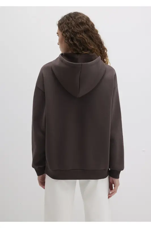 Logo Baskılı Kapüşonlu Kahverengi Sweatshirt 1600361-70222 - Kahverengi - 4