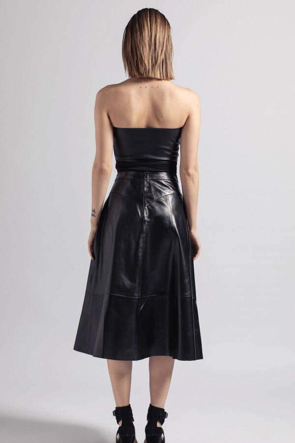 Long, black, pleated, back zip, genuine leather skirt. - 4