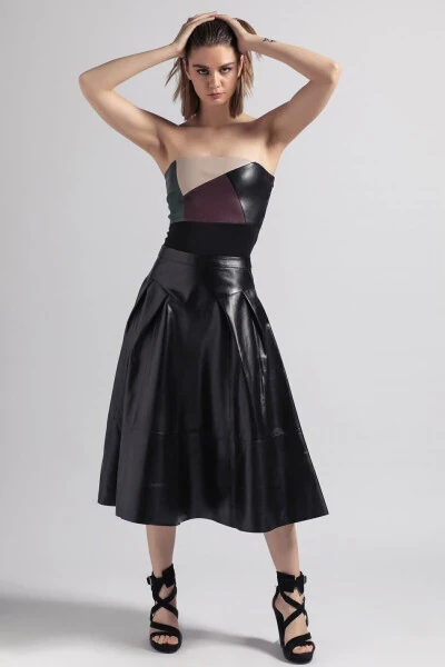 Long, black, pleated, back zip, genuine leather skirt. - DERIDERIM