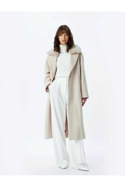 Long cashmere coat with faux fur collar, pockets and belt. - 18