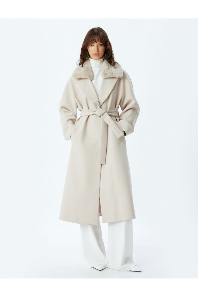 Long cashmere coat with faux fur collar, pockets and belt. - 12