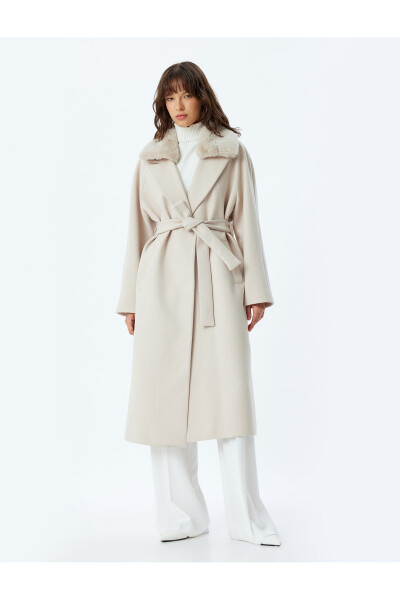 Long cashmere coat with faux fur collar, pockets and belt. - 7