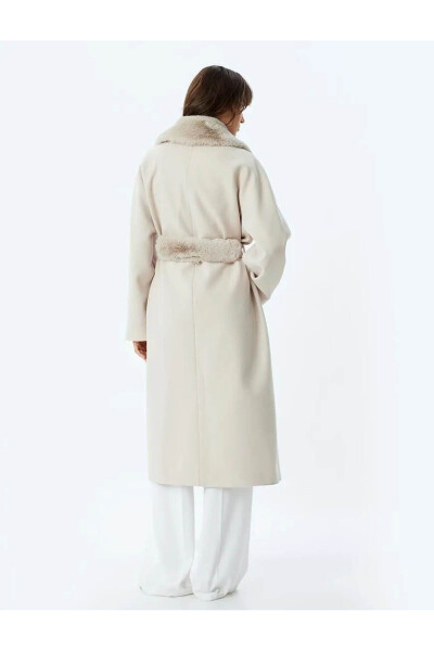 Long cashmere coat with faux fur collar, pockets and belt. - 3