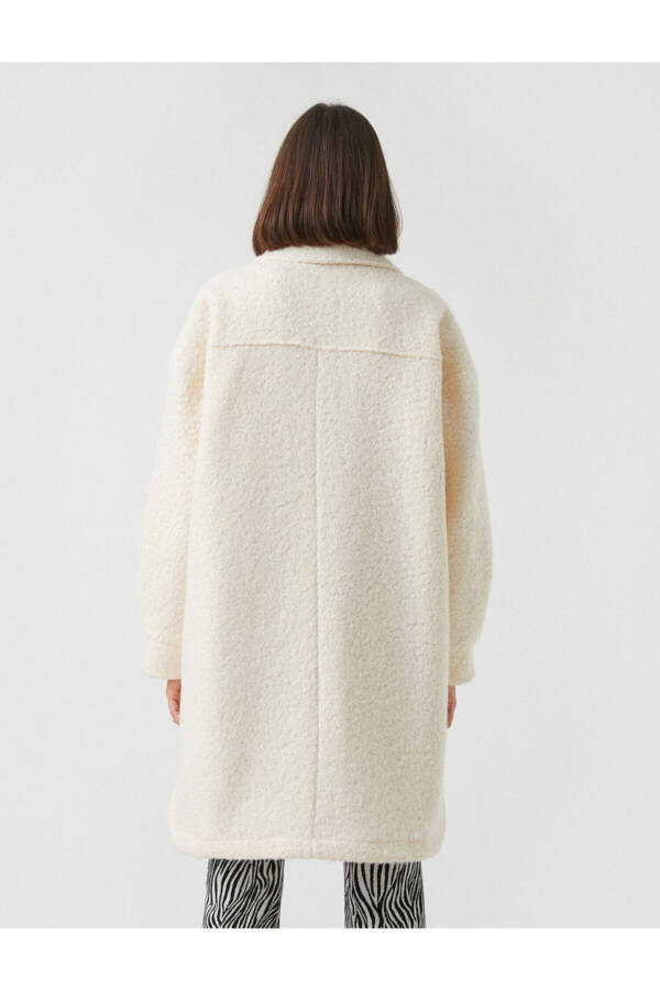 Long coat with a pocket on the collar - 10