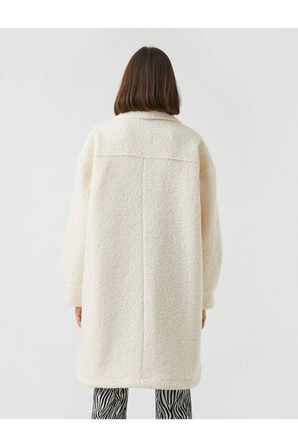 Long coat with a pocket on the collar - 4