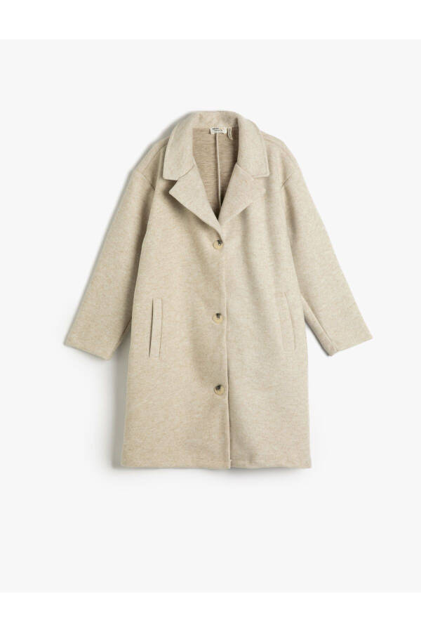 Long coat with button closure and pocket details. - 1