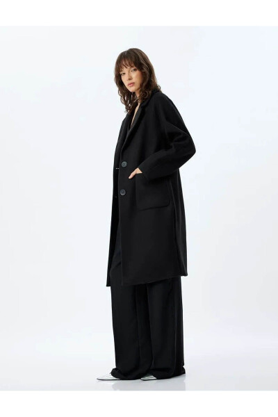 Long, double-breasted, lapel pocket cashmere coat. - 1